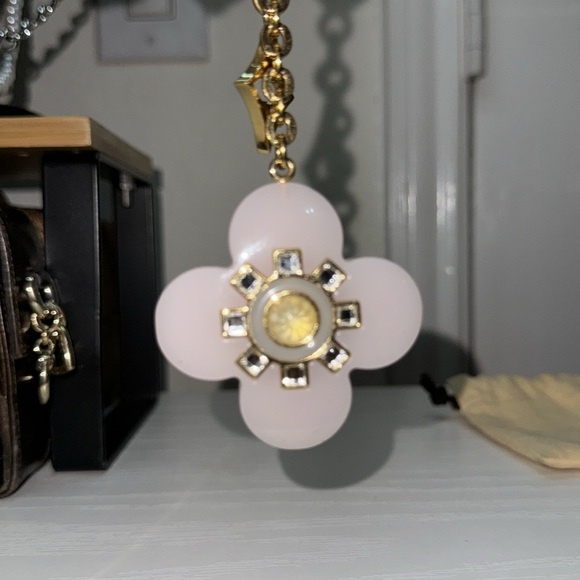 Authenticity 🩷Louis Vuitton 🩷 Pinks Gold Charm keyholder - Picture 11 of 17